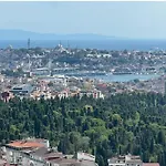 Live Lavishly Balcony 30 Floor Apartman Isztambul